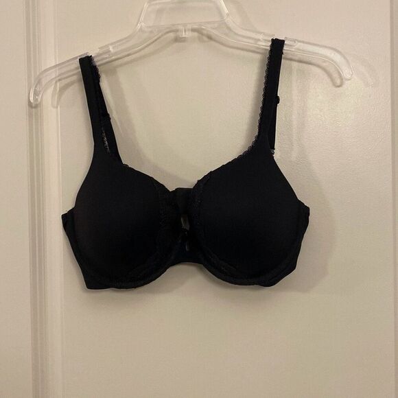 Victoria’s Secret body by Victoria padded perfect coverage bra size 34DD  - Picture 2 of 7